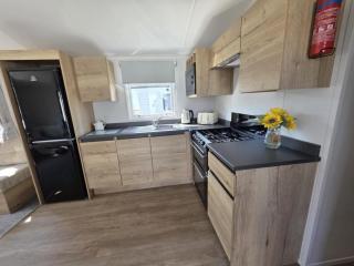 Parkdean Southview Vintage 33 8 Berth 3 Bed Caravan Glassed Front Veranda On Site Pool - 4