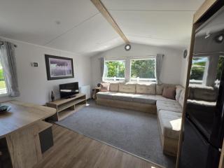 Vintage 33 8 Berth 3 Bed Caravan Glassed Front Veranda On Site Pool - Skegness - 7