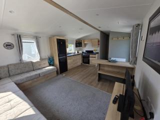 Parkdean Southview Vintage 33 8 Berth 3 Bed Caravan Glassed Front Veranda On Site Pool - Skegness - 1