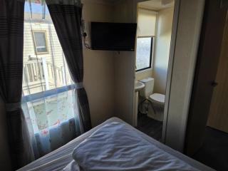 8 BERTH DG & Ch Palm Grove 149 - 6