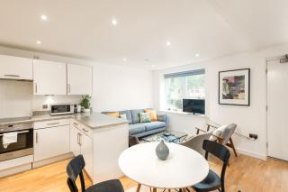 4 Bedroom Serviced Apartment, Shoreditch Triangle, Large Balcony, Sleeps 9 - 9