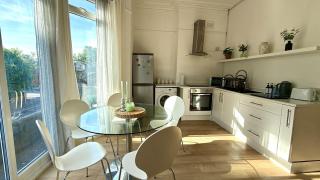 2 Bedroom Flat with Balcony 15 mins from Central London - London - 1