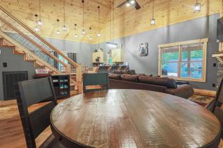 Whispering Whiskey - Sevierville - 7