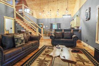 Whispering Whiskey - Sevierville - 9