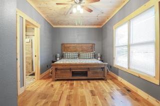Whispering Whiskey - Sevierville - 6