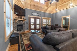 Whispering Whiskey - Sevierville - 4