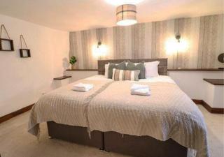 NEW! Stylish home I Perfect for groups I Parking - Bedford - 4