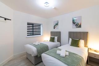NEW! Stylish home I Perfect for groups I Parking - Bedford - 2