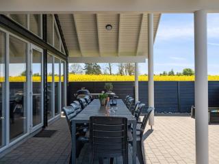 Luxury Beach House with Pool - By Traum Ferienwohnungen - 8