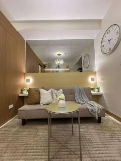 RED LUXE HAVEN Comfy stay, Netflix and Fast WiFi Ready - Manila - 9