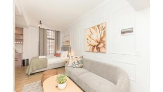 Contemporary Studio in the Vibrant City Core - 9