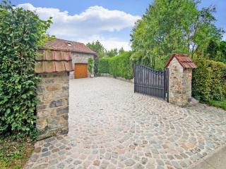 Charming Stay Near Forests - 3