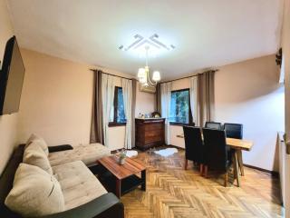 Nicky's Apartment - with Private Parking in Center - 9