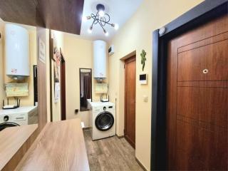 Nicky's Apartment - with Private Parking in Center - 4