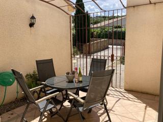 Comfortable villa with jacuzzi - 1