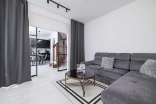 Spacious Apartment in Wieliczka with AC & Parking - Wieliczka - 0