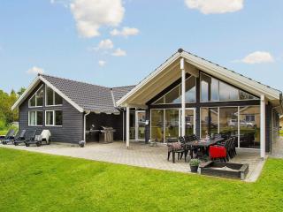 16 person holiday home in Glesborg - Fjellerup Strand - 0