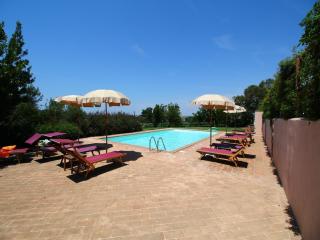 Chic Farmhouse in Montalto di Castro with Terrace - Montalto di Castro - 0