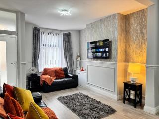 Free Parking - Large TV with Back Garden - Liverpool - 0