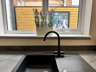 Free Parking - Large TV with Back Garden - Liverpool - 5