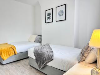 Free Parking - Large TV with Back Garden - Liverpool - 4