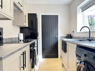 Free Parking - Large TV with Back Garden - Liverpool - 3