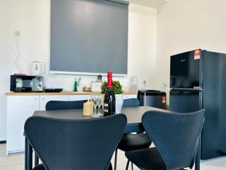 relax familystay Urban suites 3BR-10pax b30 - George Town - 2