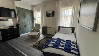Self-contained Room within shared home - Manchester - 4