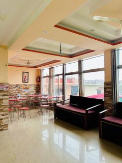 Green Valley Hotel - 3