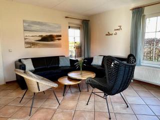 Holiday home by the nature reserves - Sint Maartenszee - 2