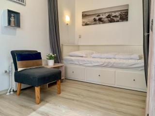 3 bedrooms, 5 beds, beautiful garden - 7