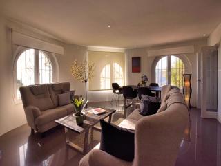 Sun-Soaked Villa with Blue Waters - Sayalonga - 8