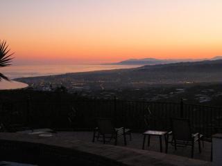 Sun-Soaked Villa with Blue Waters - Sayalonga - 7