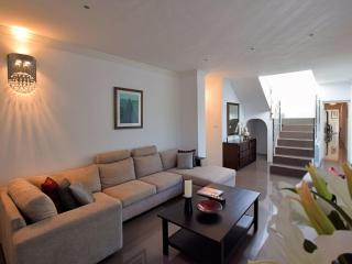 Sun-Soaked Villa with Blue Waters - Sayalonga - 3