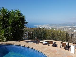 Sun-Soaked Villa with Blue Waters - Sayalonga - 5