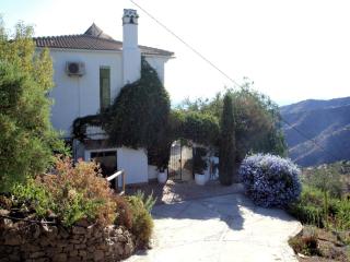 Sun-Soaked Villa with Blue Waters - Sayalonga - 4