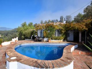 Sun-Soaked Villa with Blue Waters - 0