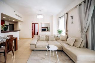 Top Holiday Location - Walk to Beach - Free Pool & Gym - 6