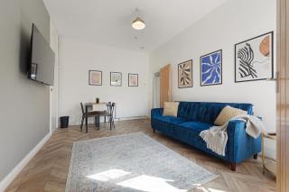 New Flat, Parking, 3 Bedrooms, Sleeps 6 - 9