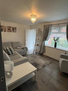 Modern & Cosy Bungalow in Chadderton - Hollinwood - 3