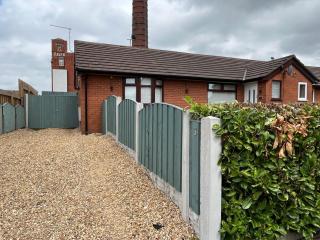 Modern & Cosy Bungalow in Chadderton - Hollinwood - 1