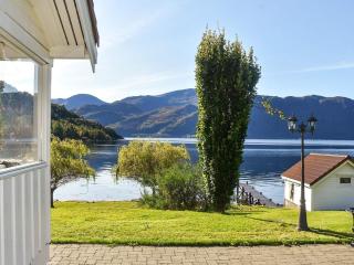 Family Oasis with Lake View-By Traum - Ålesund - 7