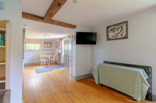 Cosy retreat sleeping 4 and welcoming up to 5 dogs - North Walsham - 5