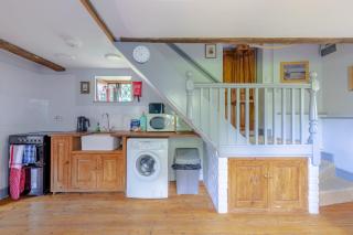 Cosy retreat sleeping 4 and welcoming up to 5 dogs - North Walsham - 2