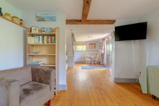 Cosy retreat sleeping 4 and welcoming up to 5 dogs - North Walsham - 7