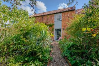 Cosy retreat sleeping 4 and welcoming up to 5 dogs - North Walsham - 0