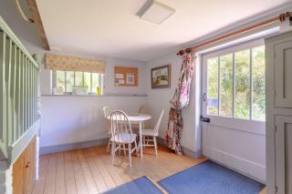 Cosy retreat sleeping 4 and welcoming up to 5 dogs - North Walsham - 8