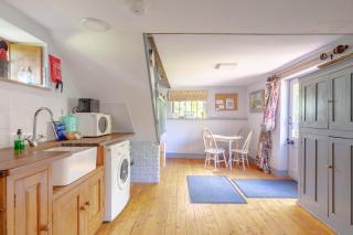 Cosy retreat sleeping 4 and welcoming up to 5 dogs - North Walsham - 6
