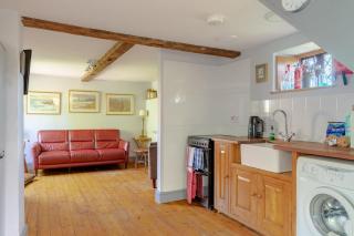 Cosy retreat sleeping 4 and welcoming up to 5 dogs - North Walsham - 1