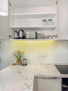 Stylish 1BR in Bahrain Bay Area, Cental Location with waterfront - Manama - 6
